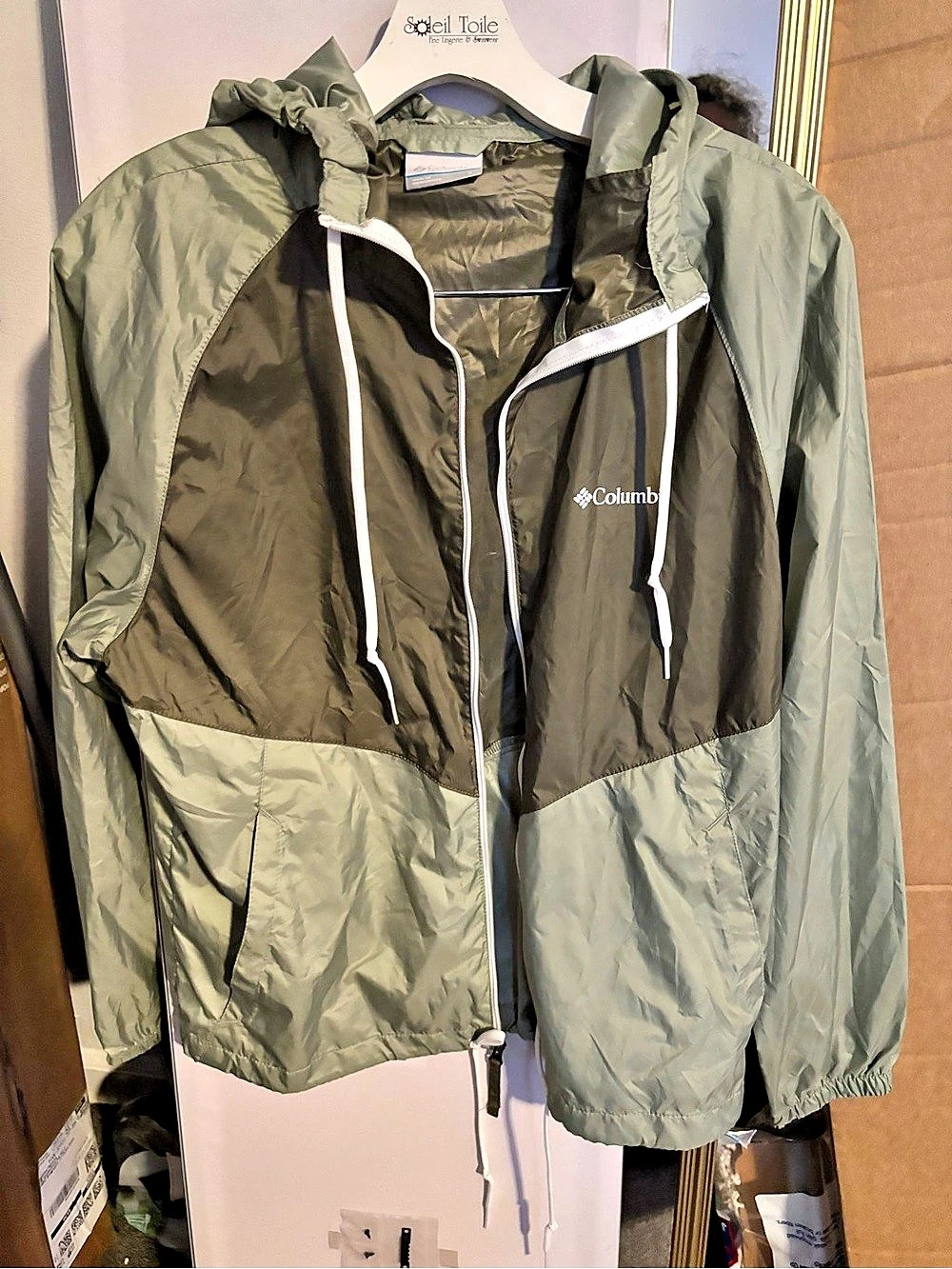 Columbia Color Block Hooded Windbreaker Size Medium